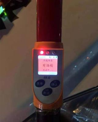 外賣小哥醉駕電動車不聽勸，竟揮拳相向阻礙執法？后果很嚴重！酒精檢測儀揭真相